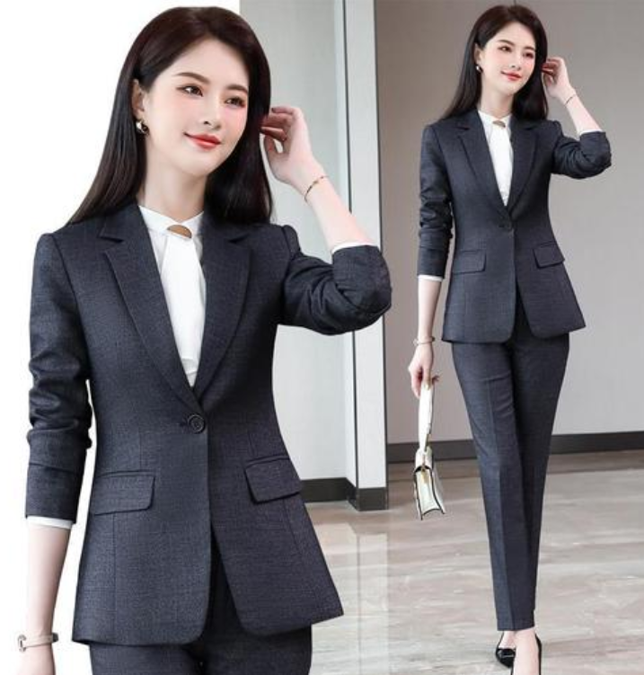 穿西裝配短裙,擋不住少女身材